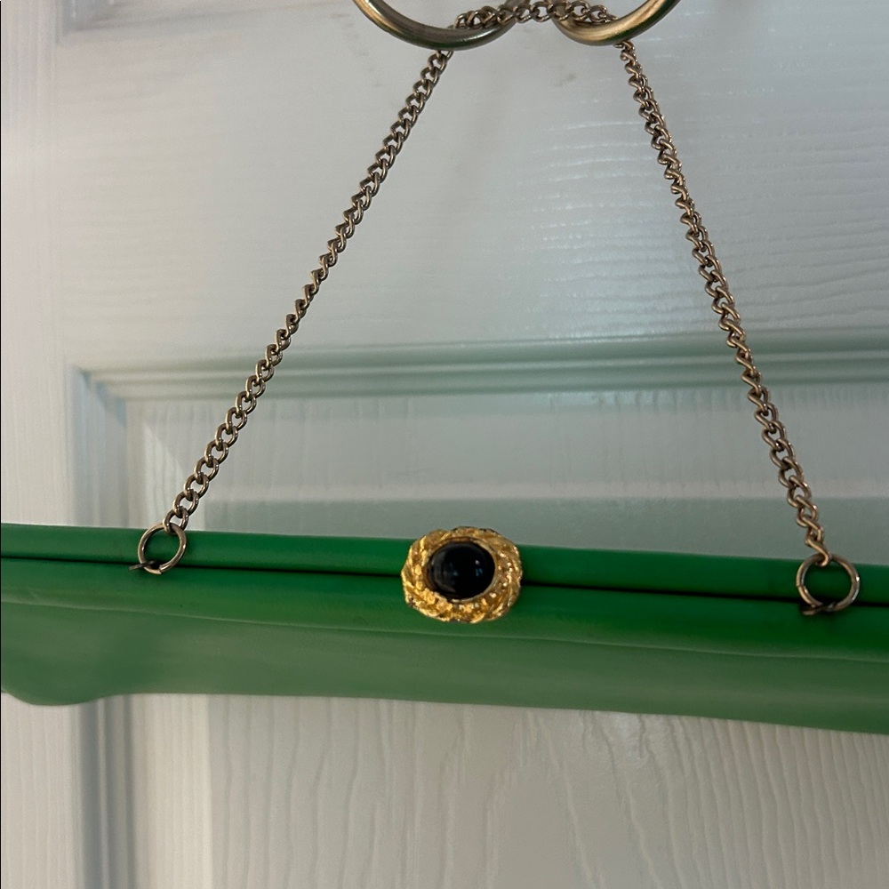 Vintage  60s Elegant Vinyl Green Clutch Bag Purse Gold Chain Medallion Closure - Picture 2 of 11